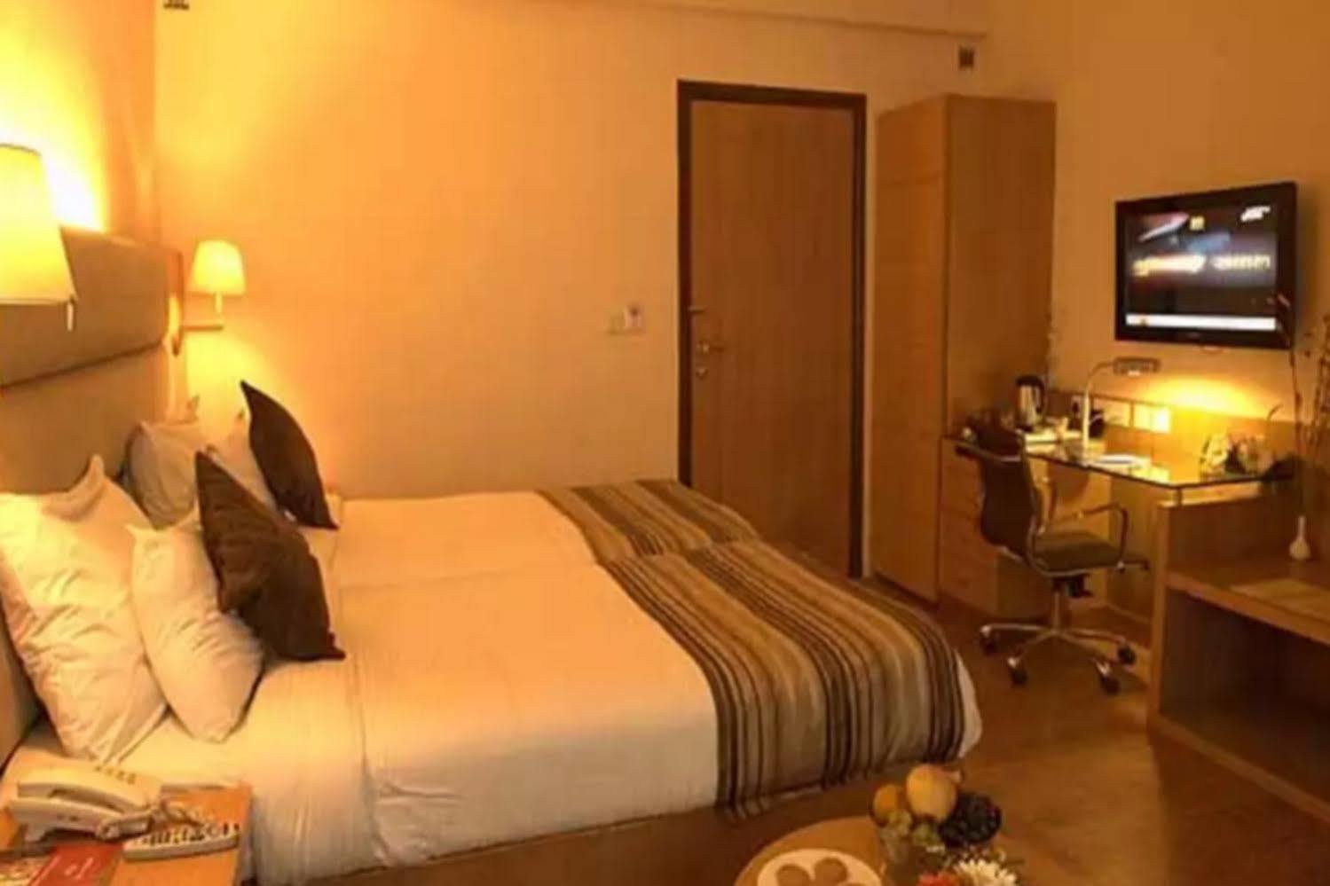 The Manor Bareilly By Leisure Hotels Bareli Exterior foto